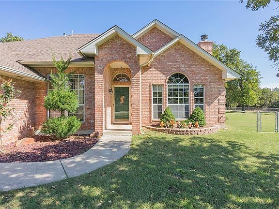 3rd image of 4510 Sandy Oak Ln