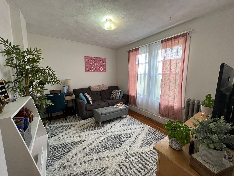 1st image of 15 Scottfield Rd APT 3