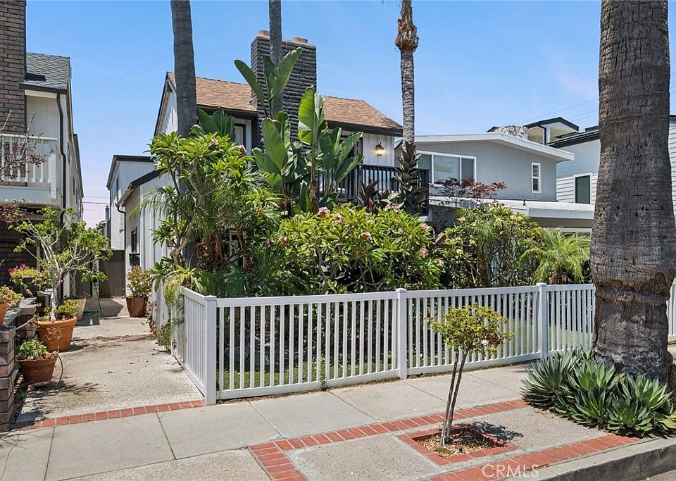 1st image of 415 Goldenrod Ave