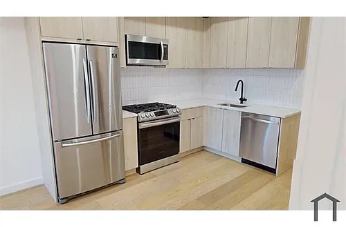 1806 I St NE #10 Photo 1