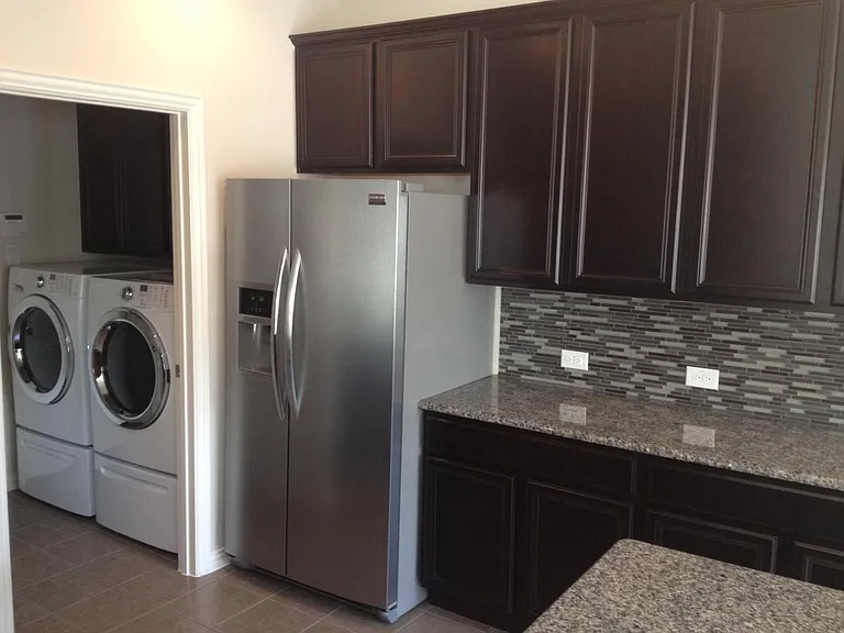 425 Metropolitan Dr — Photo 6
