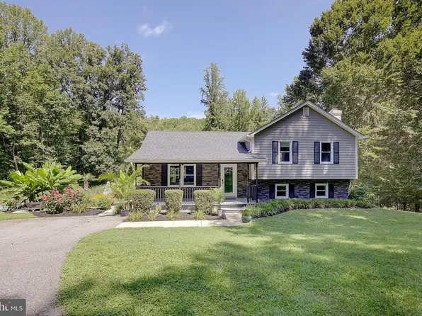9010 Mary Ann Dr, Owings, MD 20736