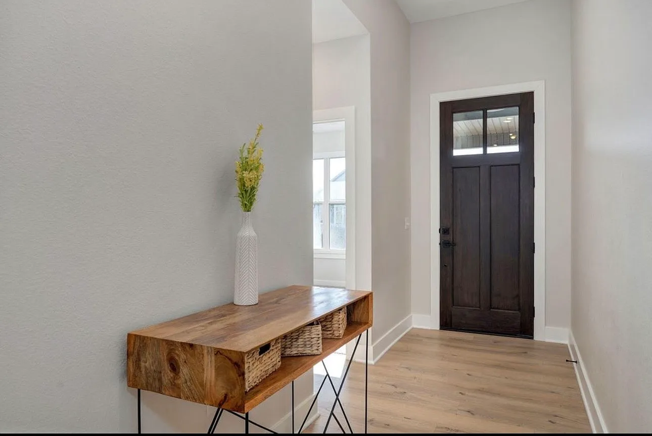 3 bed, 2255 sqft, $3,400 — Photo 3