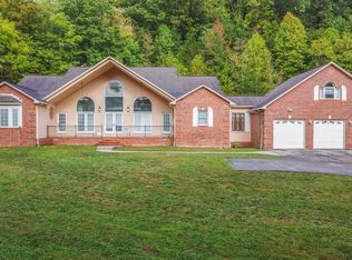 799 Twin Hills Ln, Jacksboro, TN 37757