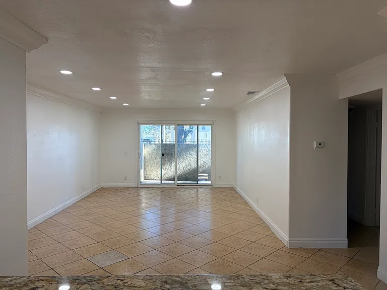 721 W 1st St #F103 — Photo 3