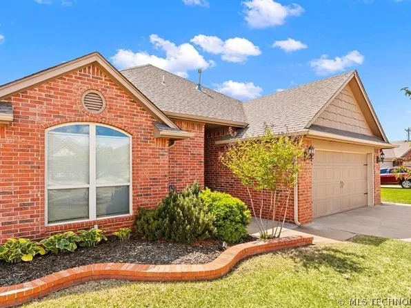 11740 SW 18th St, Yukon, OK 73099