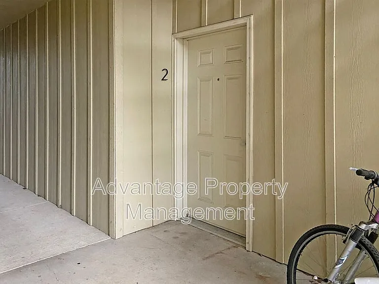 519 Catron St N #2 — Photo 13
