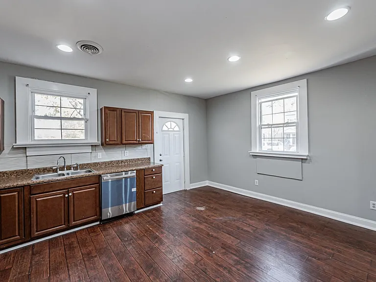 2822 Q St — Photo 30
