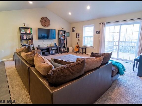 4th image of 213 Jonathan Ln
