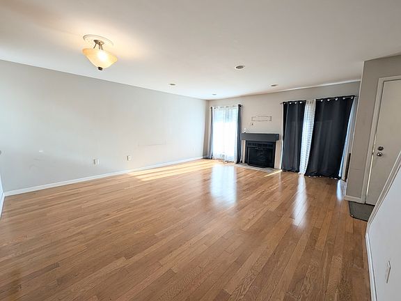 4th image of 609 River Renaissance #C09