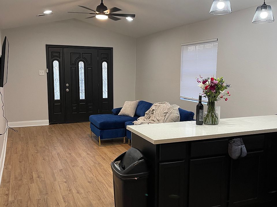 2nd image of 1019 Lizardi St #1019