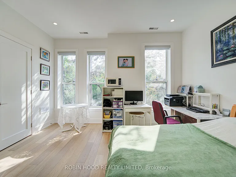 124 Robert St — Photo 11