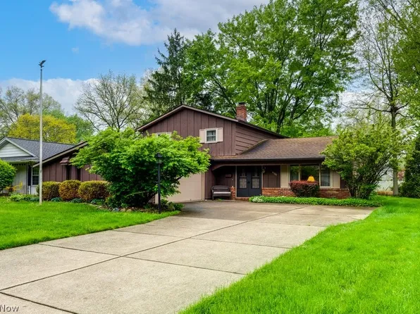 6100 Paisley Dr, North Olmsted, OH 44070