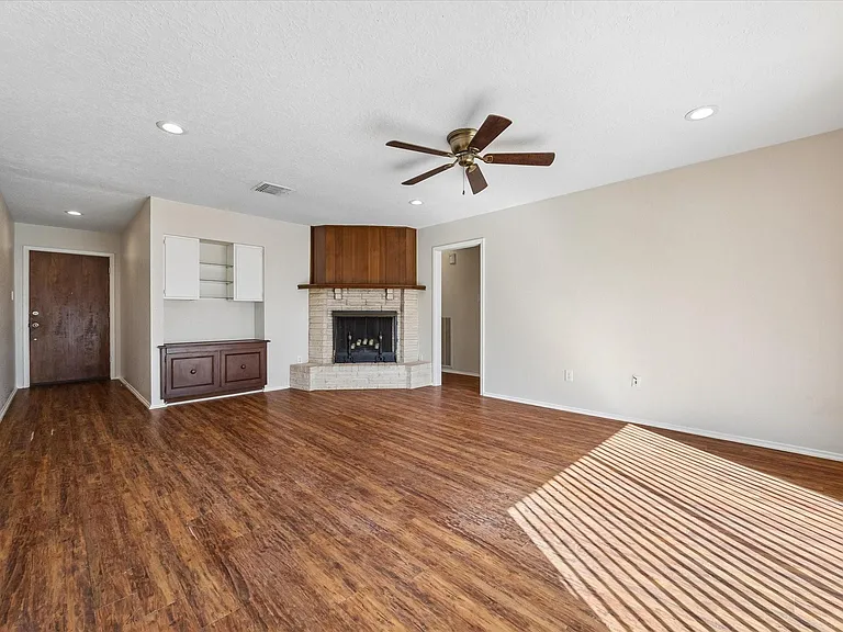 17134 Barcelona Dr — Photo 5