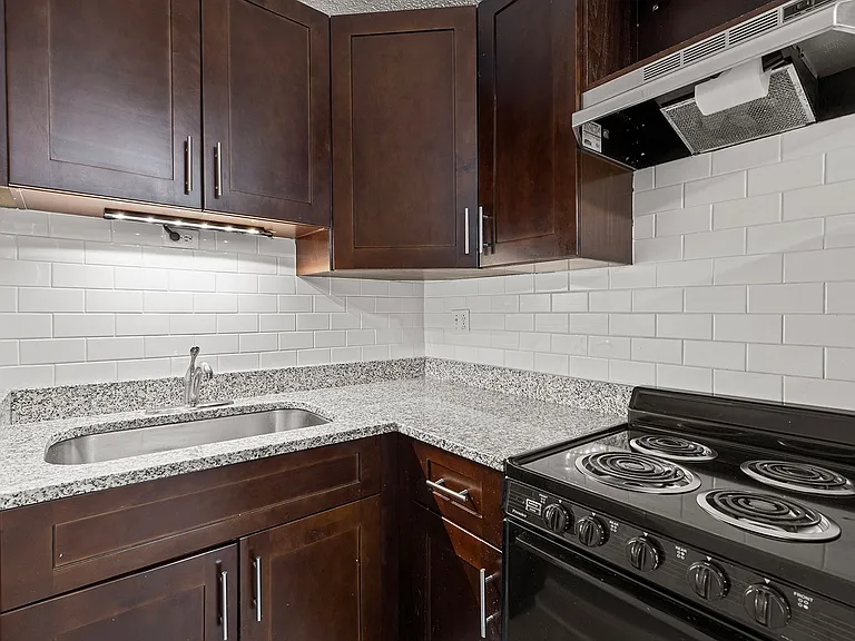 The Legacy HB at Clarendon Park — Photo 20