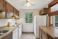 Parkwood Dr-0705-015.jpg