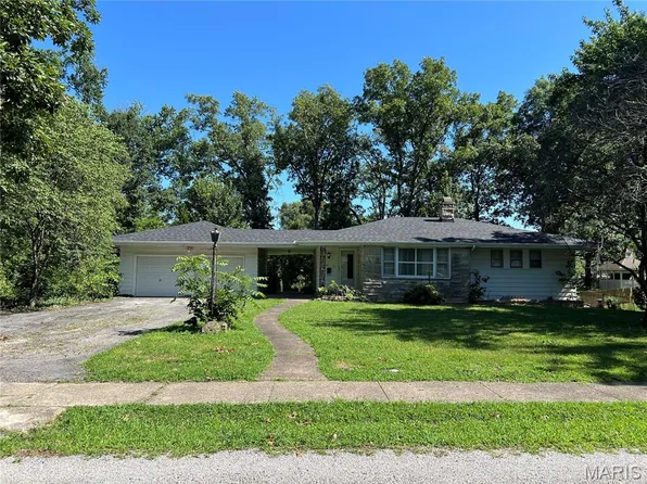715 Susan Esther St, Benton, IL 62812