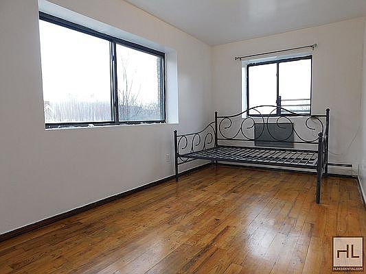 5th image of 1051 Jefferson Ave #1