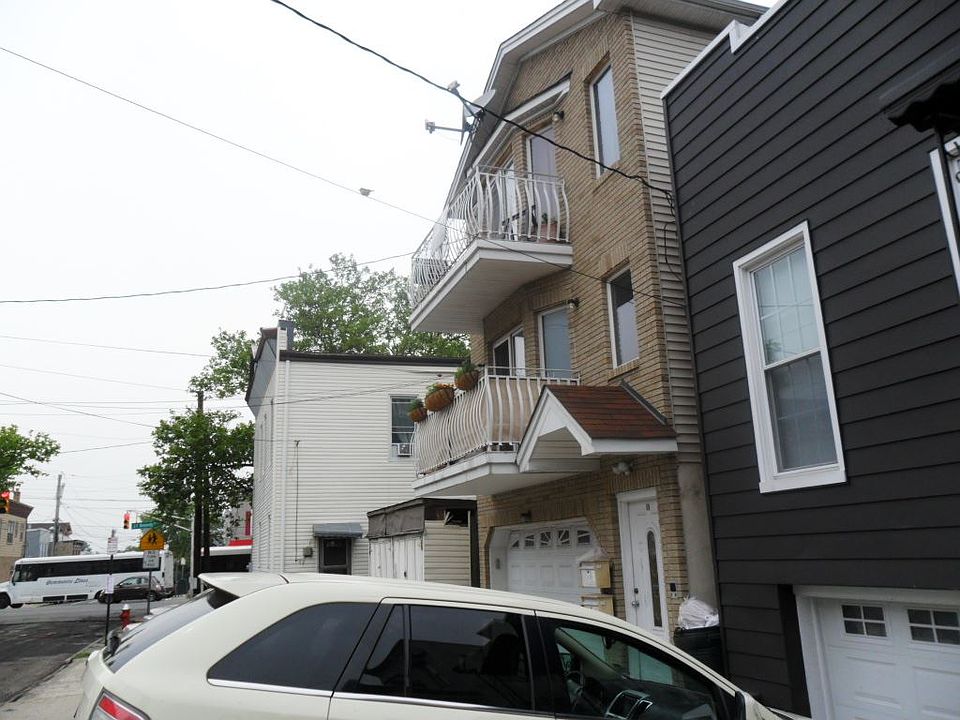 2nd image of 68 Irving St #2