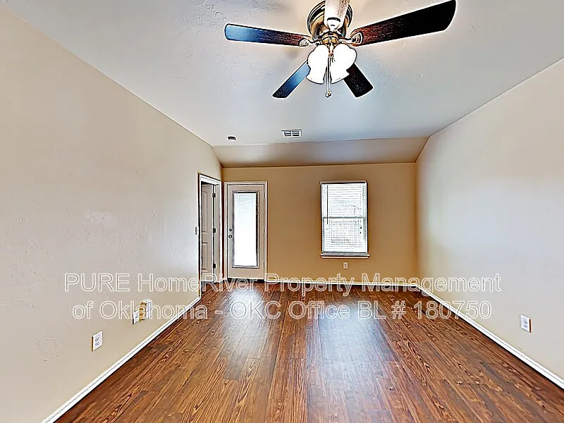 3 bed, 2.0 bath, 1271 sqft, $1,500 — Photo 2