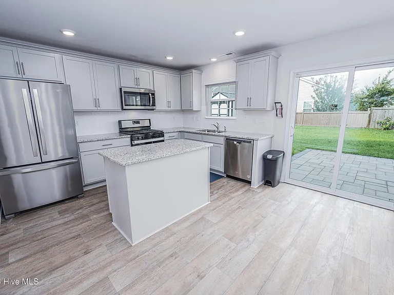 607 Ava St — Photo 7