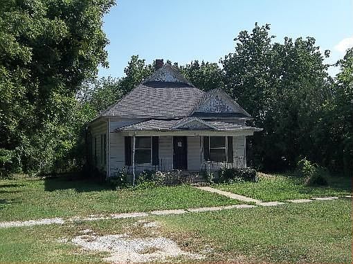 1st image of 704 W Harvey Ave