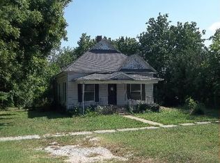 704 W Harvey Ave, Wellington, KS 67152