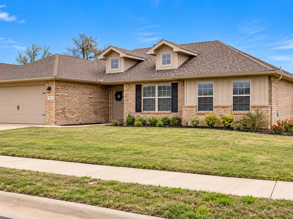 916 S Parrot Ln, Siloam Springs, AR 72761