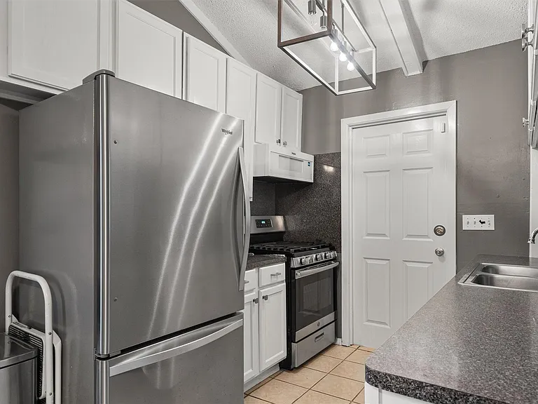 1182 Angelina St — Photo 10
