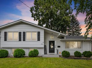 3928 Bel Aire Rd, Des Moines, IA 50310