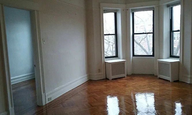 Rented by Windsor Homes Realty Corp | media 52