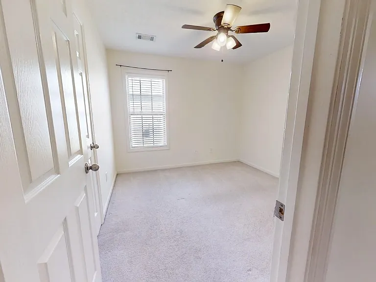 2108 Dutch Ct — Photo 9