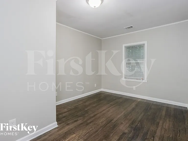 1648 Columbia Dr — Photo 12