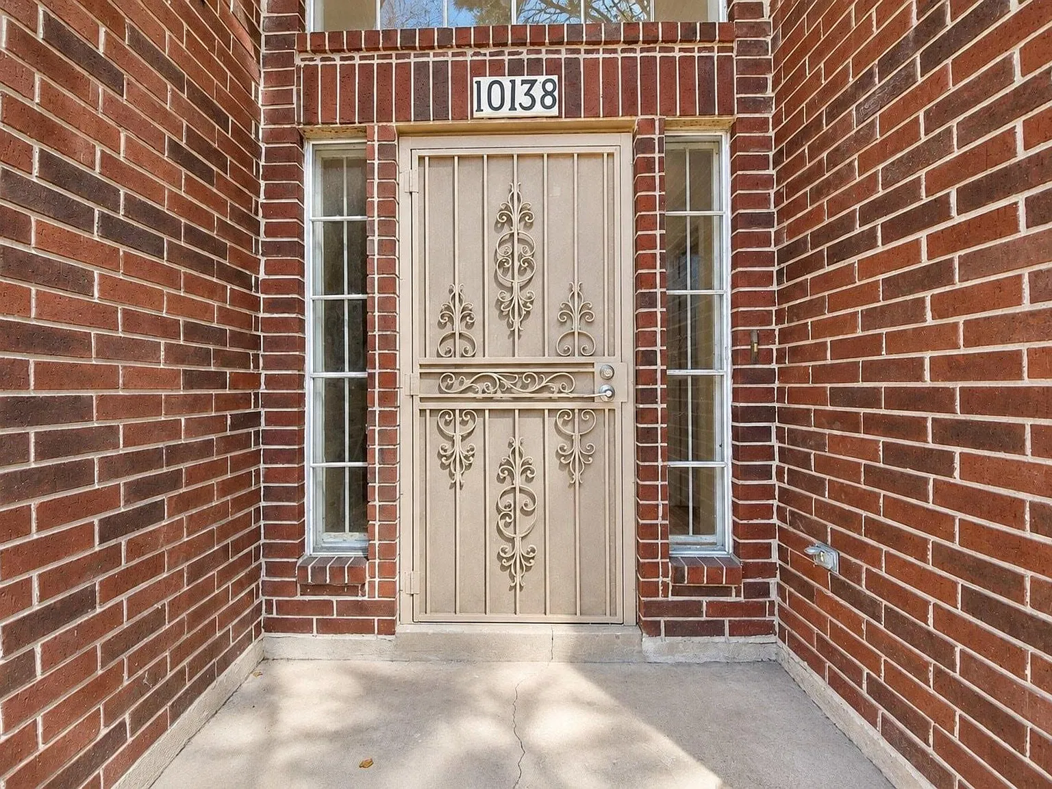 5 bed, 2.5 bath, 2924 sqft, $2,500 — Photo 4