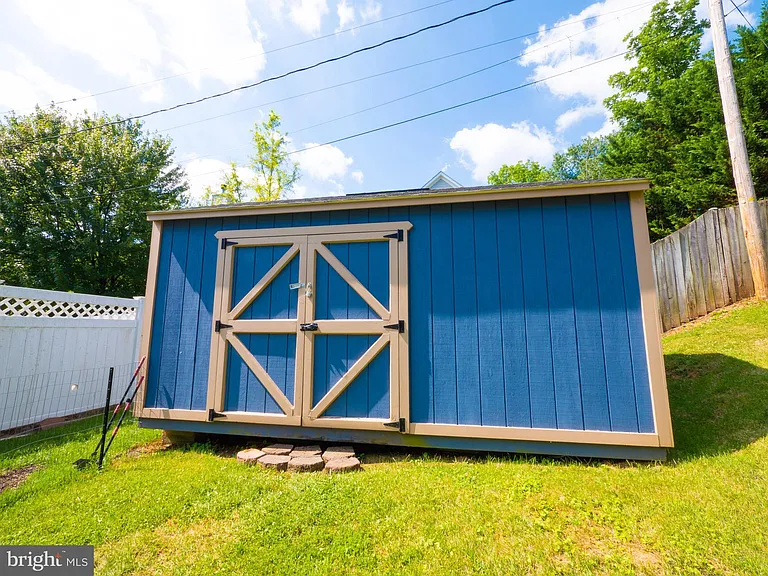 513 Jefferson St — Photo 35