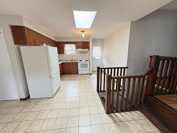 3rd image of 358 Templemead Dr
