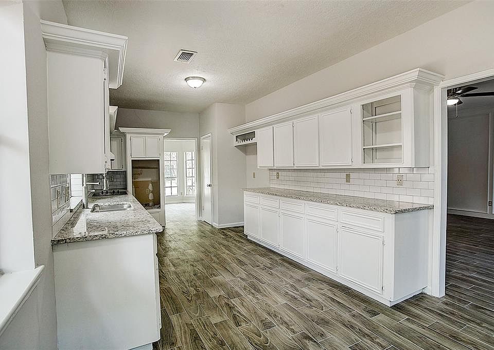 1st image of 6806 Menlo Dr