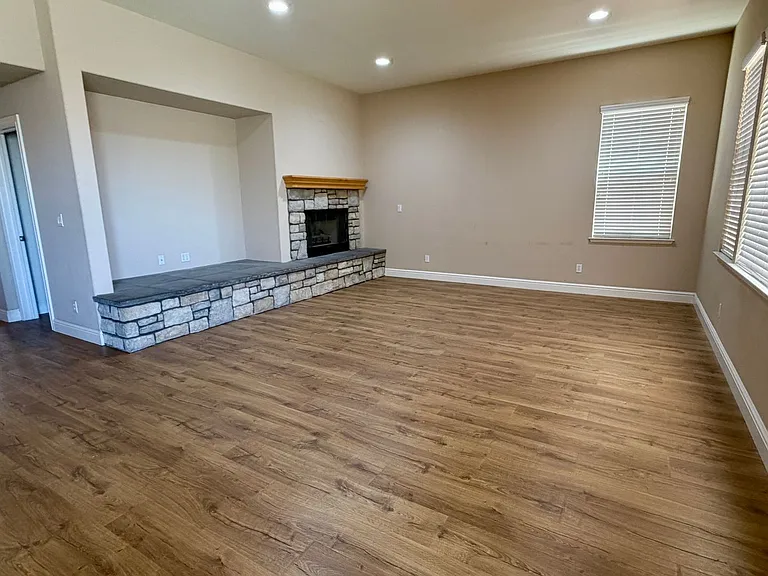3035 Hastings Way — Photo 9