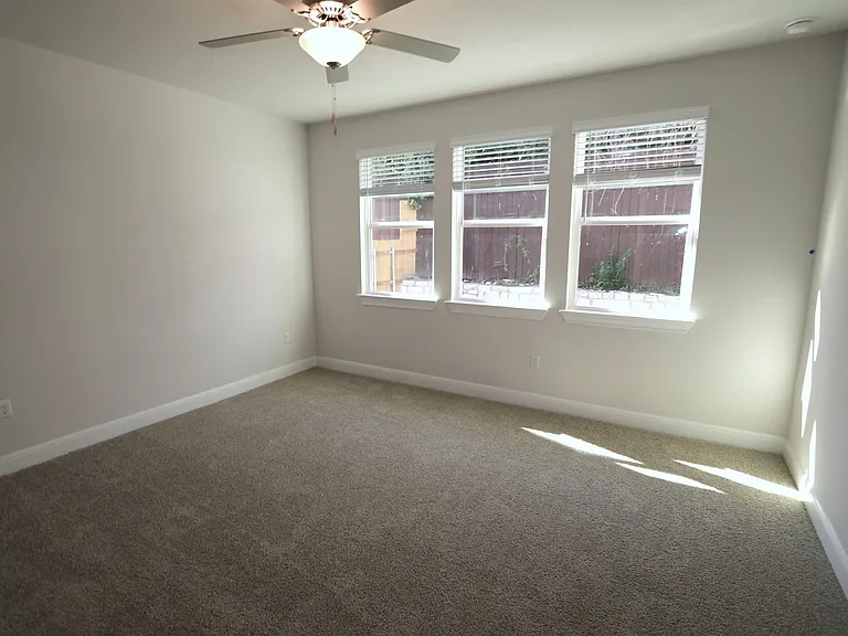15504 Ellinger Dr — Photo 8