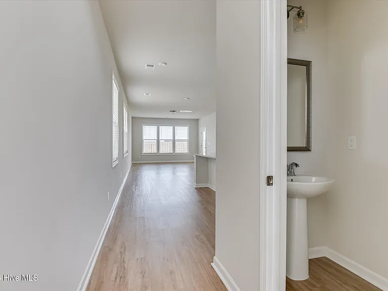 827 Justify Loop — Photo 22