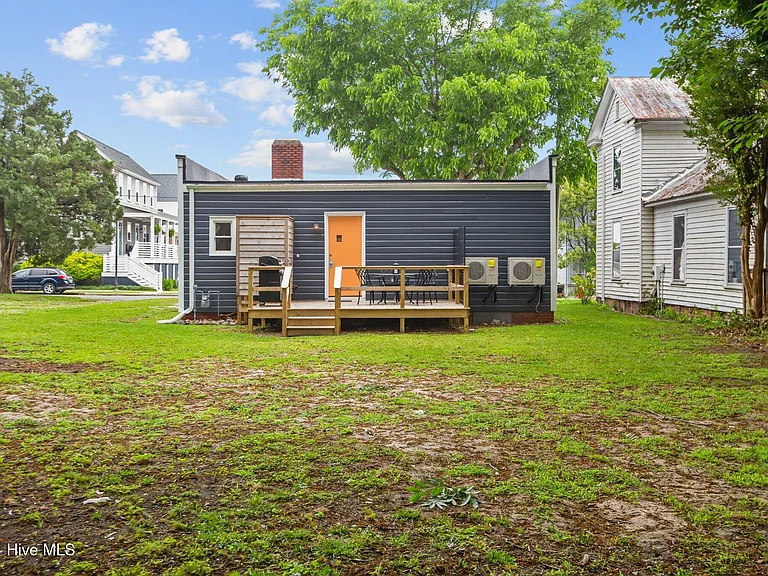 226 E Water St — Photo 29