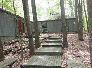 500 Hidden Valley Dr NE, Warren, OH 44484