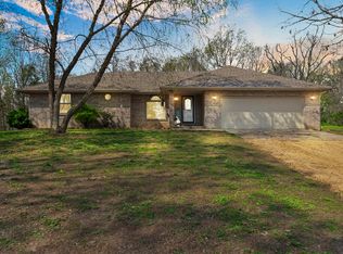 405 Log Cabin Rd, Crane, MO 65633