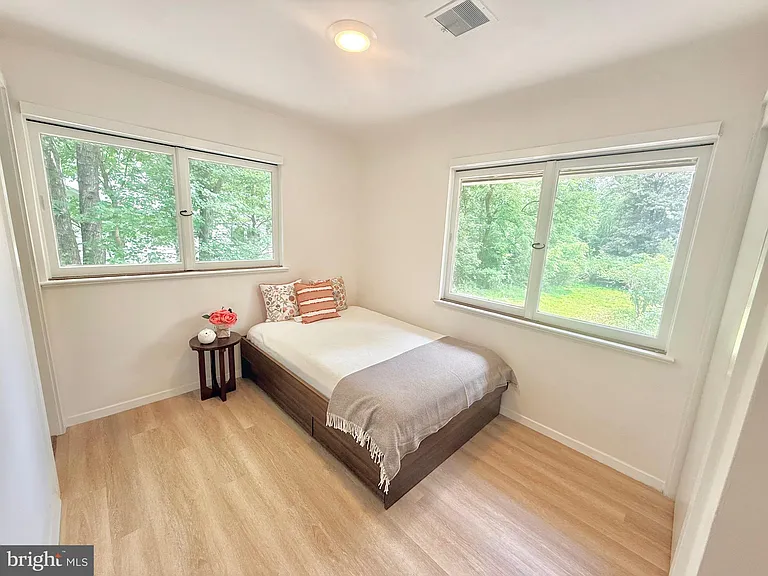 6819 Selkirk Dr — Photo 30