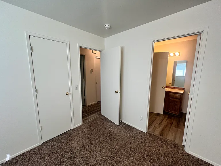 709 NE Savannah Dr #3 — Photo 20