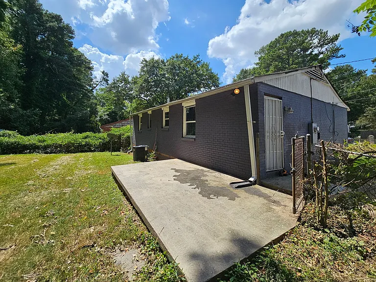 382 Cologne Dr SE — Photo 28