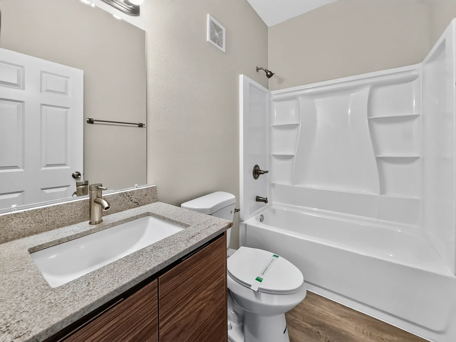 3 bed, 774 sqft, $1,700 — Photo 3