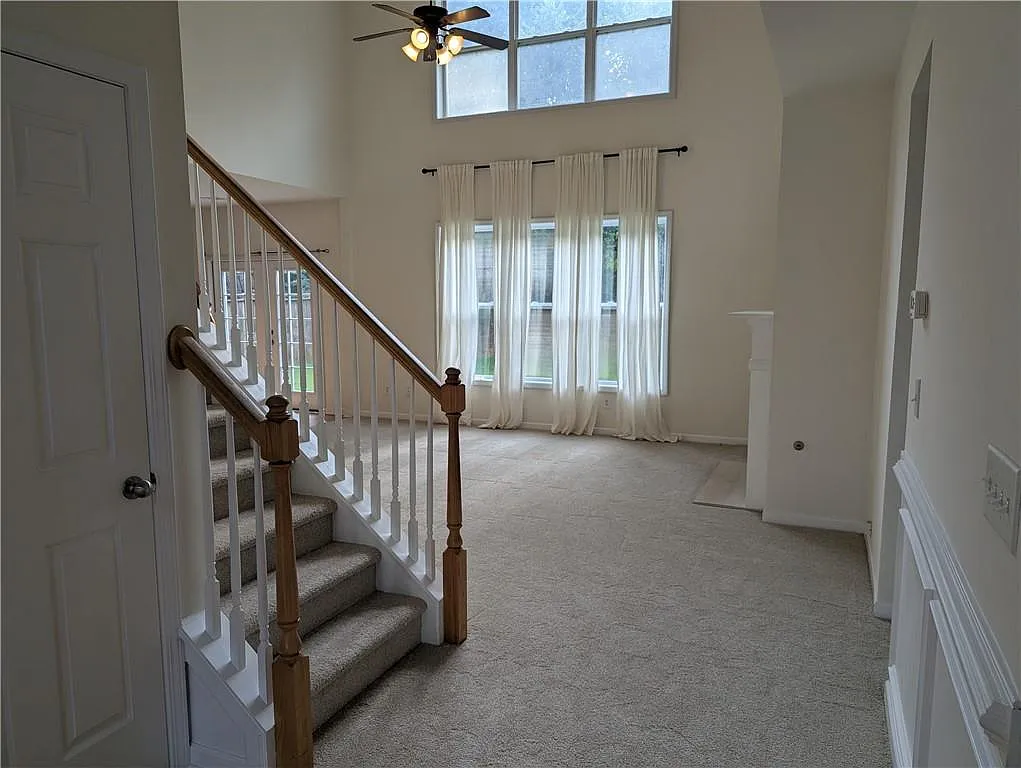 4 bed, 2.5 bath, 3062 sqft, $2,800 — Photo 3