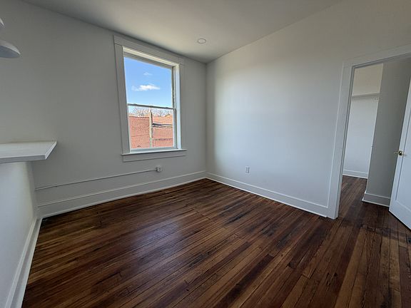 2nd image of 901 5th St #203