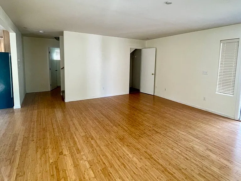 2875 Hannen St — Photo 3